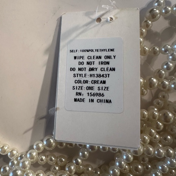 Chic White Cut Out Sleeveless Crop Top - Picture 4 of 4